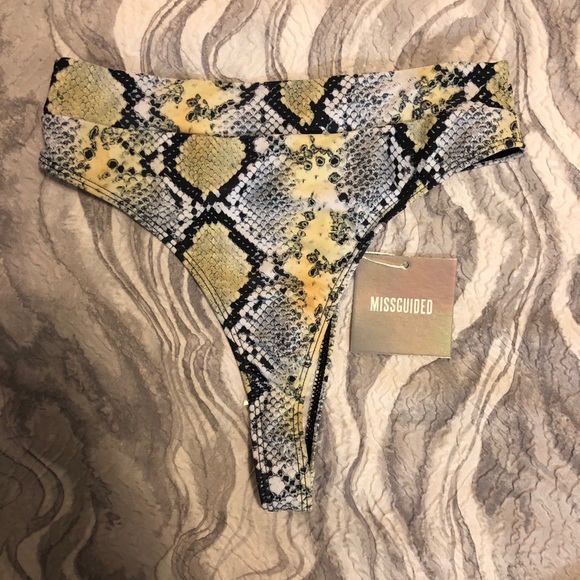 Pretty little thing thong bottoms - Picture 1 of 3